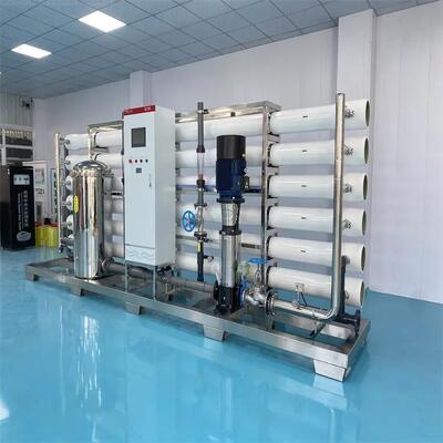 comprare Apparecchiature per il trattamento dell'acqua 500LPH RO con controllo PLC e costruzione in acciaio inossidabile per una purificazione efficiente dell'acqua fabbricazione online